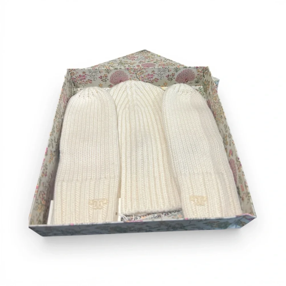 Tory Burch Cream Knit Hat and Mittens Set - Picture 4 of 14